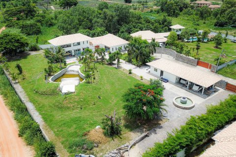 Villa in Hua Hin, Thailand 5 bedrooms № 168478