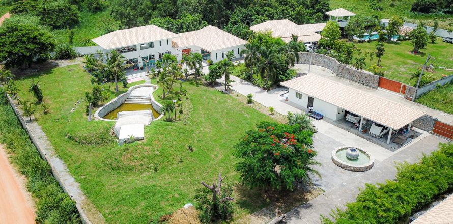 Villa in Hua Hin, Thailand 5 bedrooms № 168478