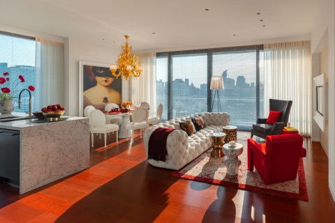 Condo in Bangkok, Thailand, 3 bedrooms  № 180919 - photo 2