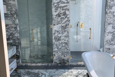 Condo in Bangkok, Thailand, 3 bedrooms  № 180924 - photo 7
