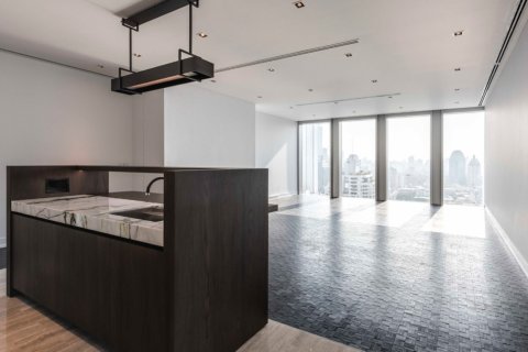 Condo in Bangkok, Thailand, 3 bedrooms  № 180924 - photo 2