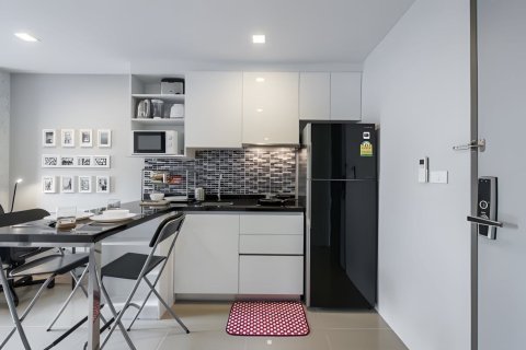 Studio in the Condo in Khlong Toei, Bangkok, Thailand  № 159485 - photo 2