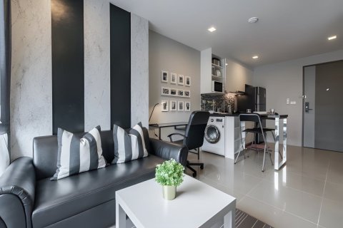 Studio in the Condo in Khlong Toei, Bangkok, Thailand  № 159485 - photo 3