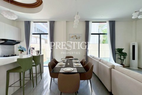 House in Pattaya, Thailand 4 bedrooms № 197605 - photo 8