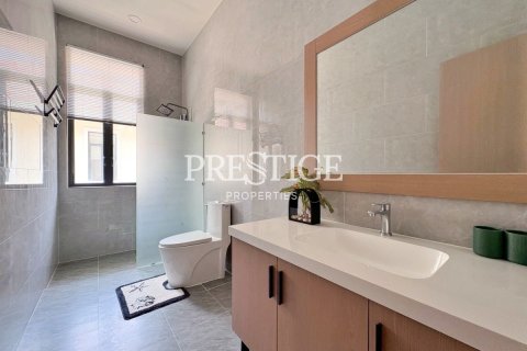 House in Pattaya, Thailand 4 bedrooms № 197605 - photo 17