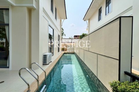 House in Pattaya, Thailand 4 bedrooms № 197605 - photo 26