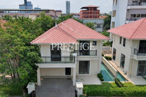 House in Pattaya, Thailand 4 bedrooms № 197605