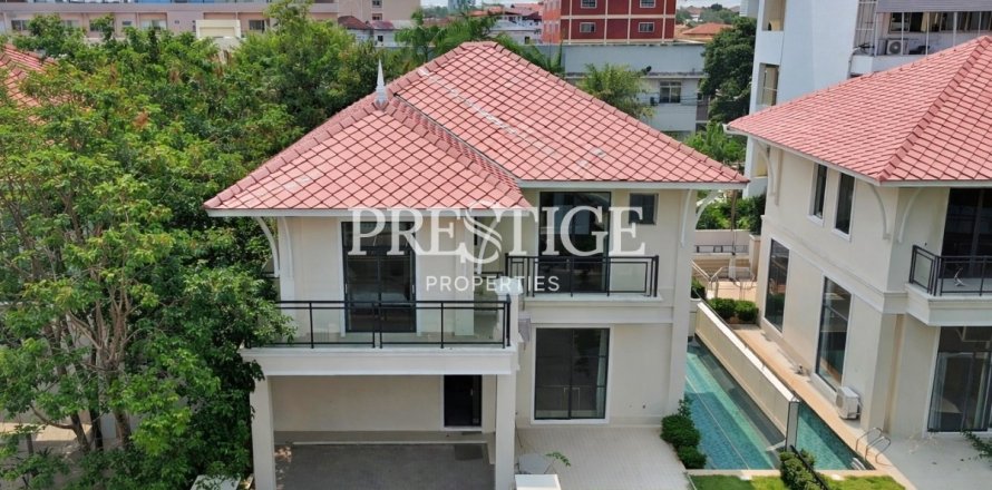 House in Pattaya, Thailand 4 bedrooms № 197605