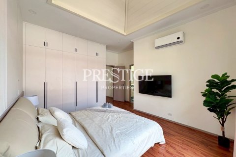House in Pattaya, Thailand 4 bedrooms № 197605 - photo 13