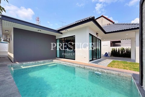 House in Pattaya, Thailand 3 bedrooms № 197604