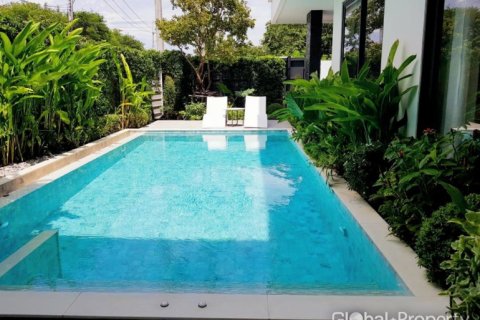 House in Pattaya, Thailand 4 bedrooms № 113603 - photo 20