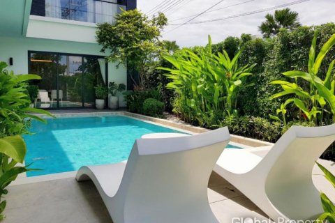 House in Pattaya, Thailand 4 bedrooms № 113603 - photo 3