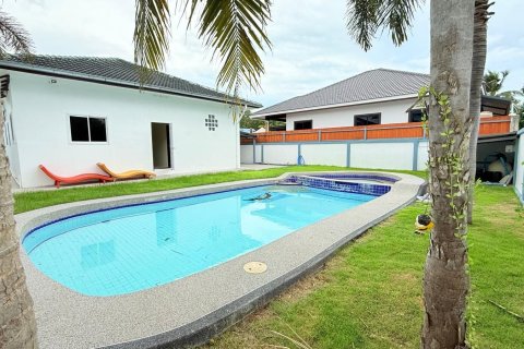 Villa in Hua Hin, Thailand 2 bedrooms № 161270 - photo 2