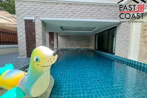Casa de 5 dormitorios en Pattaya, Tailandia № 212704 - foto 3