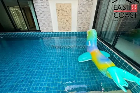 Casa de 5 dormitorios en Pattaya, Tailandia № 212704 - foto 5