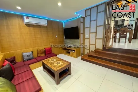 Casa de 5 dormitorios en Pattaya, Tailandia № 212704 - foto 18