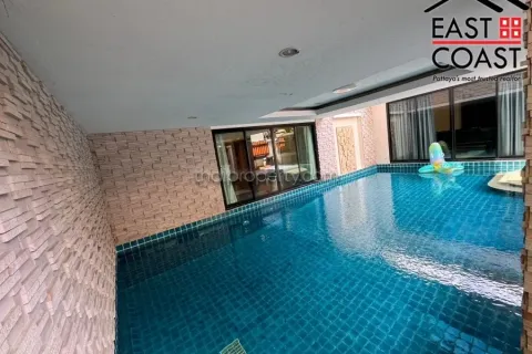 Casa de 5 dormitorios en Pattaya, Tailandia № 212704 - foto 8