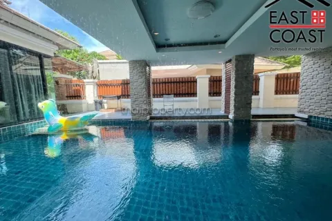 Casa de 5 dormitorios en Pattaya, Tailandia № 212704 - foto 4