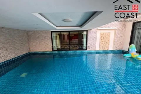 Casa de 5 dormitorios en Pattaya, Tailandia № 212704 - foto 9