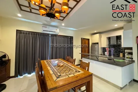 Casa de 5 dormitorios en Pattaya, Tailandia № 212704 - foto 13