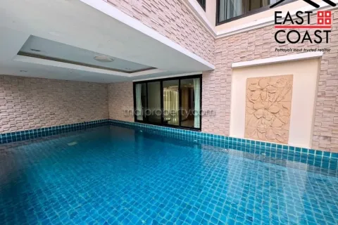 Casa de 5 dormitorios en Pattaya, Tailandia № 212704 - foto 7