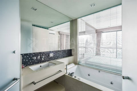 Condo in Bangkok, Thailand, 2 bedrooms № 201898 - photo 4