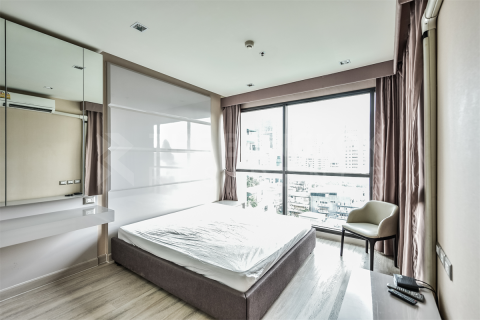Condo in Bangkok, Thailand, 2 bedrooms № 201898 - photo 1