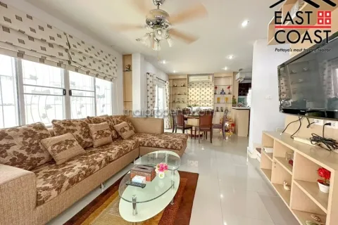 Casa de 3 dormitorios en Pattaya, Tailandia № 213023 - foto 2