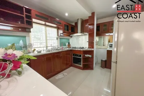 Casa de 3 dormitorios en Pattaya, Tailandia № 213023 - foto 10