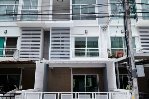 Townhouse in Prawet, Bangkok, Thailand 3 bedrooms № 140731 - photo 1