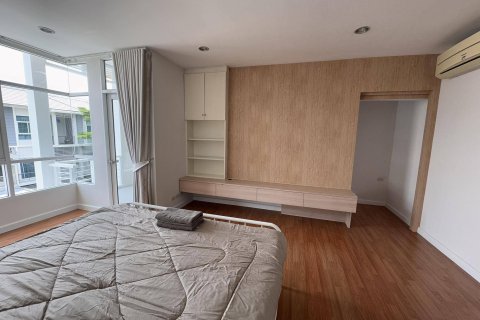 Townhouse in Prawet, Bangkok, Thailand 3 bedrooms № 140731 - photo 14