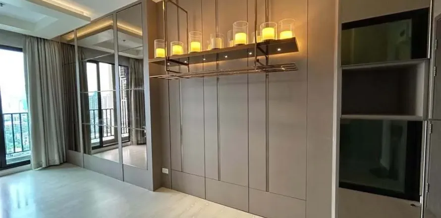 Studio dans le Condo à Huai Khwang, Bangkok, Thaïlande  № 169501