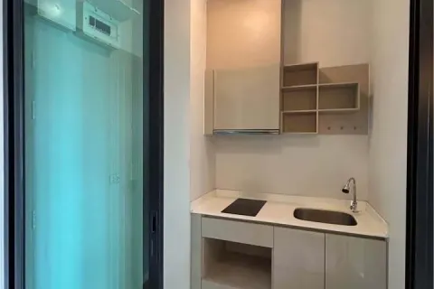 Studio dans le Condo à Huai Khwang, Bangkok, Thaïlande  № 169501 - photo 8