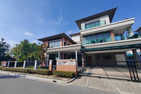 House in Saphan Sung, Bangkok, Thailand 5 bedrooms № 169504 - photo 1