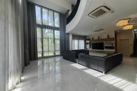 House in Saphan Sung, Bangkok, Thailand 5 bedrooms № 169504 - photo 13
