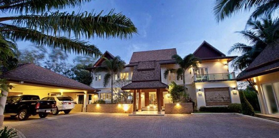 Villa in Phuket, Thailand 5 bedrooms № 133948