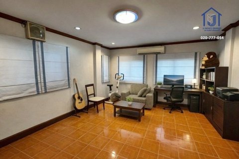 House in Pak Kret, Thailand 5 bedrooms № 161786 - photo 20
