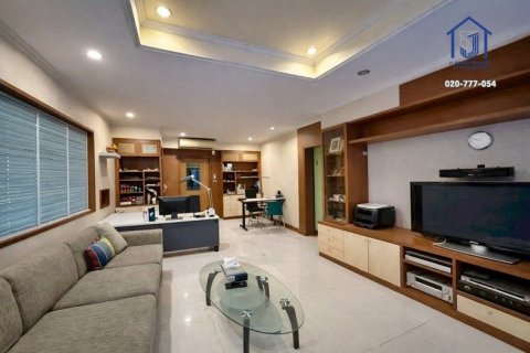 House in Pak Kret, Thailand 5 bedrooms № 161786 - photo 7