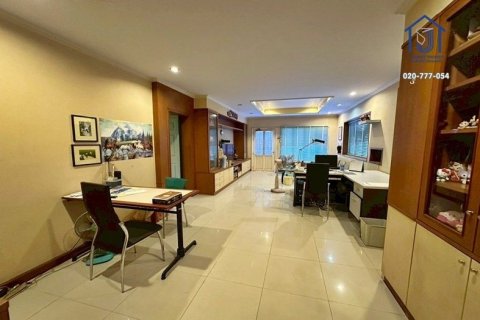 House in Pak Kret, Thailand 5 bedrooms № 161786 - photo 21