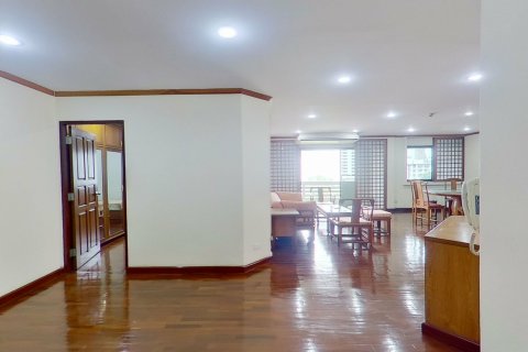 Condo in Watthana, Bangkok, Thailand, 3 bedrooms № 139728 - photo 1