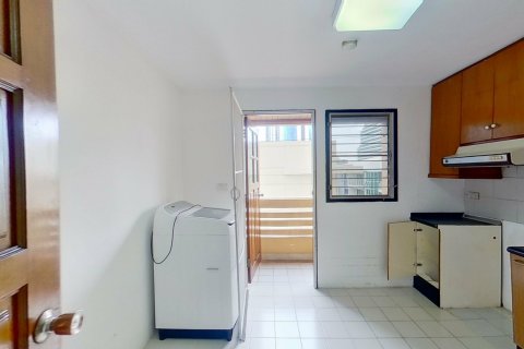 Condo in Watthana, Bangkok, Thailand, 3 bedrooms № 139728 - photo 6