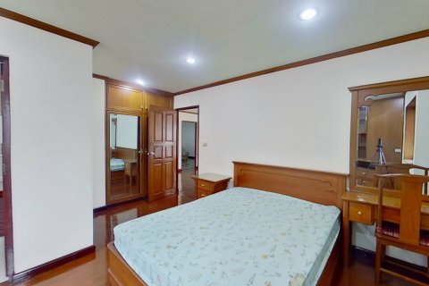 Condo in Watthana, Bangkok, Thailand, 3 bedrooms № 139728 - photo 9