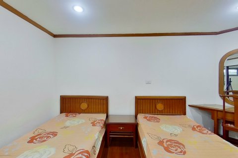 Condo in Watthana, Bangkok, Thailand, 3 bedrooms № 139728 - photo 12