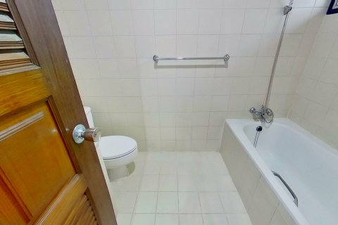 Condo in Watthana, Bangkok, Thailand, 3 bedrooms № 139728 - photo 13