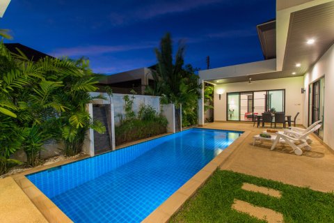 Villa in Pattaya, Thailand 3 bedrooms № 163828 - photo 2