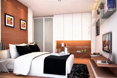 Condo in Bangkok, Thailand, 3 bedrooms  № 147021 - photo 2