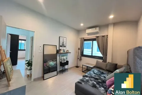 Casa de 4 dormitorios en Pattaya, Tailandia № 210680 - foto 5