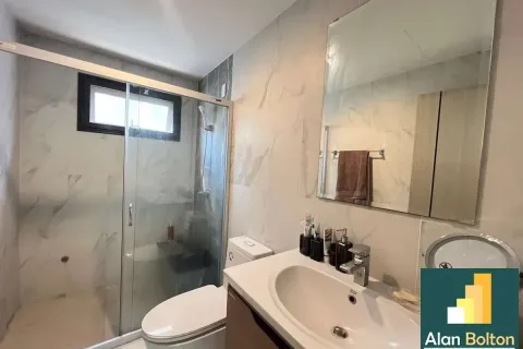 Casa de 4 dormitorios en Pattaya, Tailandia № 210680 - foto 8