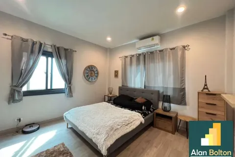 Casa de 4 dormitorios en Pattaya, Tailandia № 210680 - foto 11