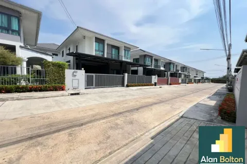 House in Pattaya, Thailand 4 bedrooms № 210680